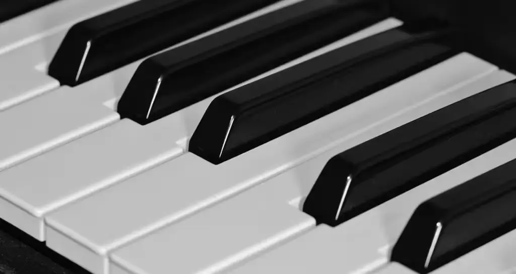 Pourquoi un piano numérique pourrait être meilleur pour vous qu'un piano acoustique traditionnel ?