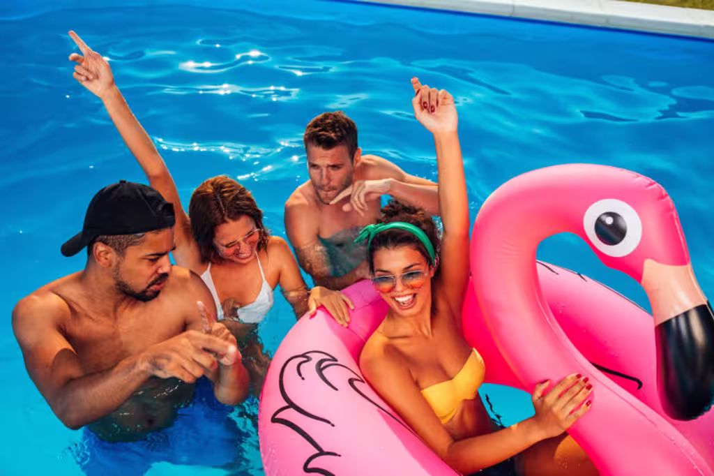 Organiser la pool party parfaite avec une sonorisation optimale